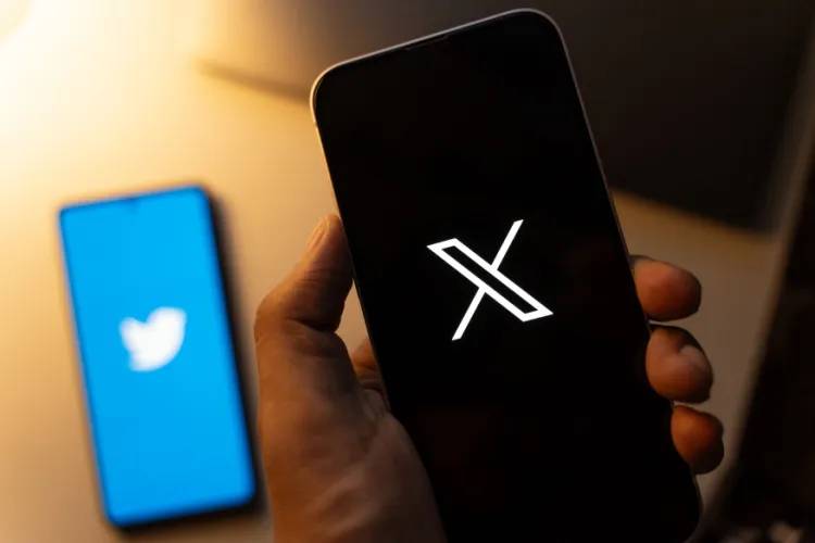 This image represents the former Twitter logo and the new Twitter logo projected via two diffe